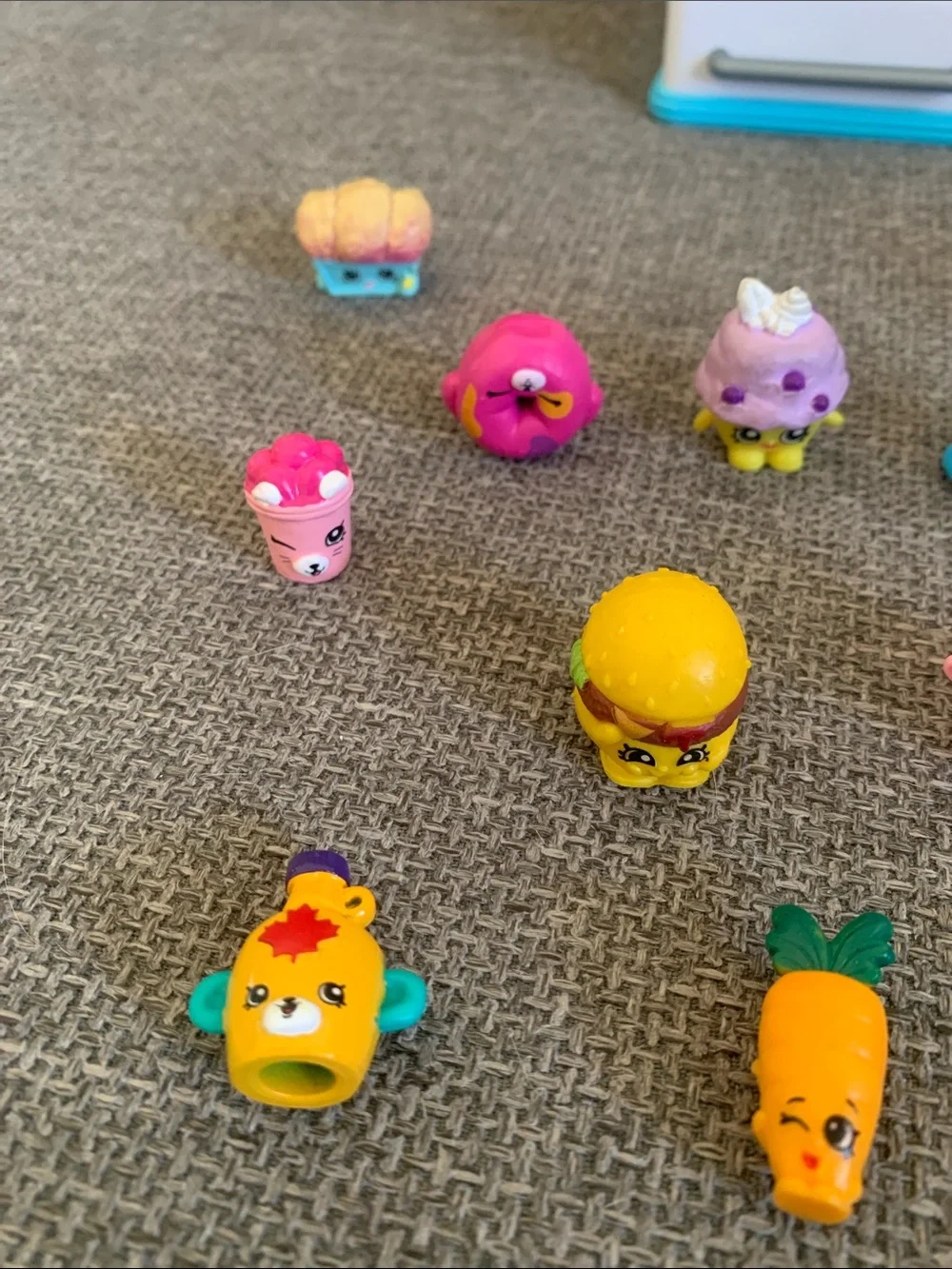 Shopkins Mini Fridge Playset with Figures